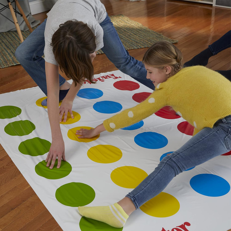 ハスブロ クラシックツイストパーティーボードゲーム、6歳以上 - Party Games Indoor For 6 12 Year Olds のレビューと価格