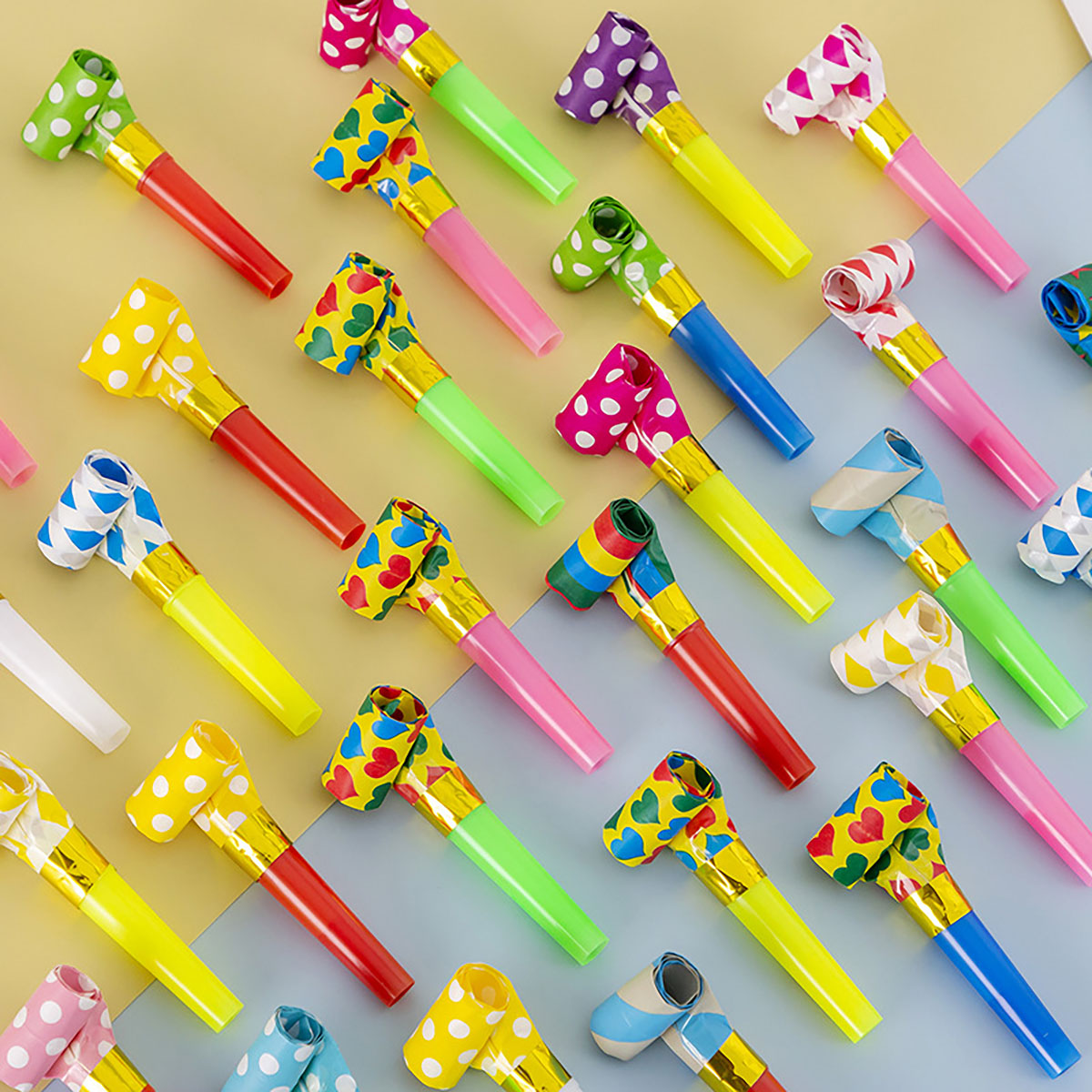子供のためのカラフルなホイッスルおもちゃ、面白いおもちゃ、吹 - Party Games Engagement のレビューと価格